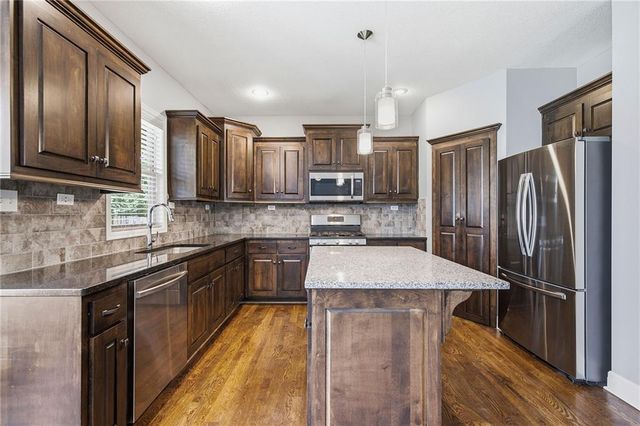 24504 W 80th Place, Lenexa, KS 66227