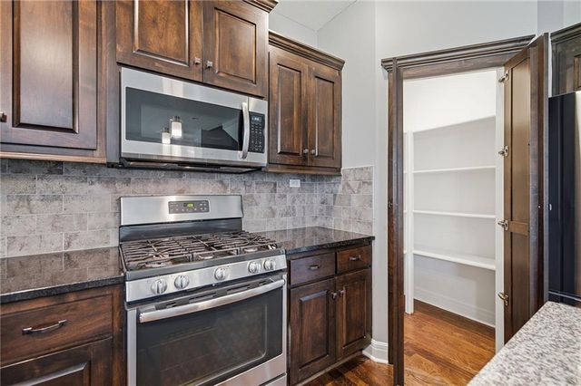 24504 W 80th Place, Lenexa, KS 66227