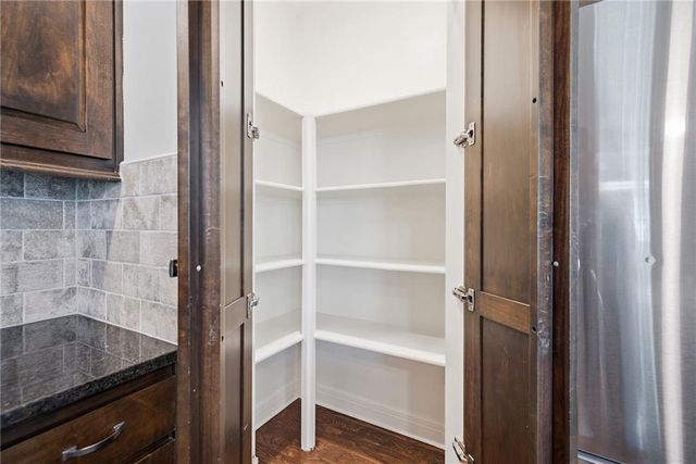 24504 W 80th Place, Lenexa, KS 66227