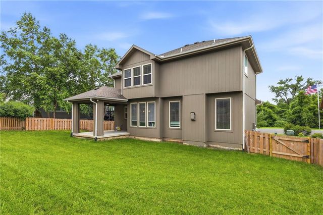 24504 W 80th Place, Lenexa, KS 66227