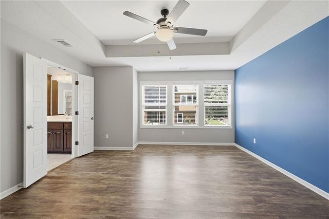 24504 W 80th Place, Lenexa, KS 66227
