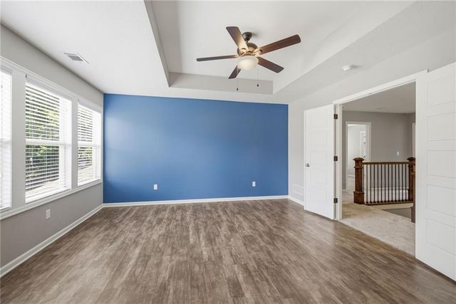 24504 W 80th Place, Lenexa, KS 66227