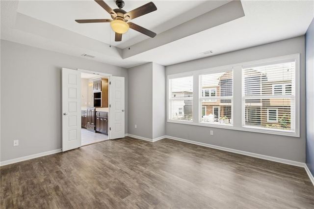 24504 W 80th Place, Lenexa, KS 66227