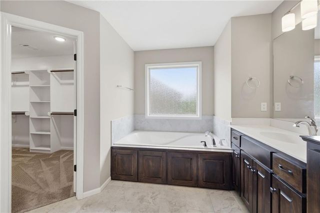 24504 W 80th Place, Lenexa, KS 66227