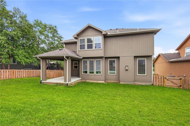 24504 W 80th Place, Lenexa, KS 66227