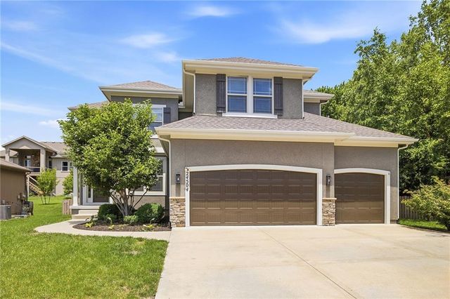 24504 W 80th Place, Lenexa, KS 66227