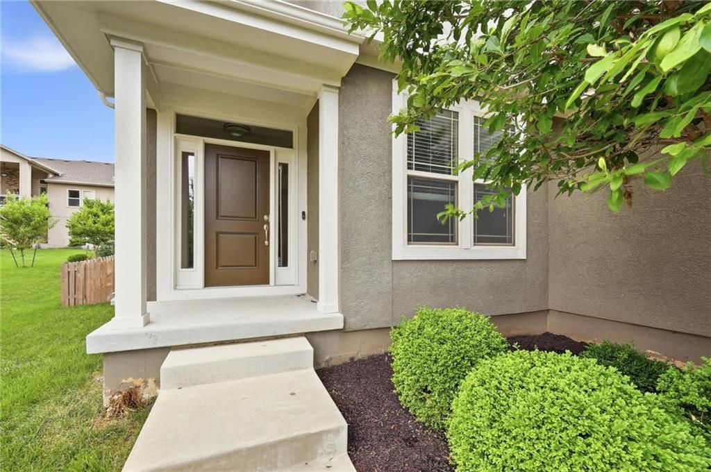 24504 W 80th Place, Lenexa, KS 66227
