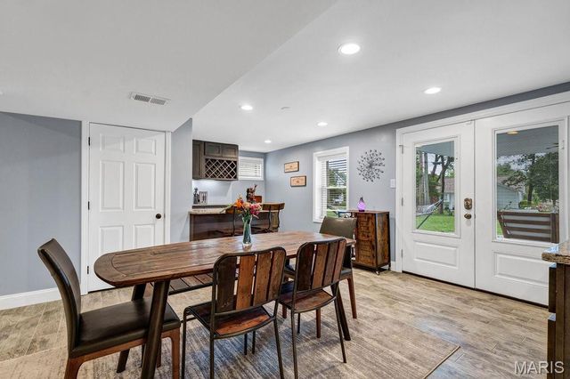 1714 Greening Lane, Kirkwood, MO 63122