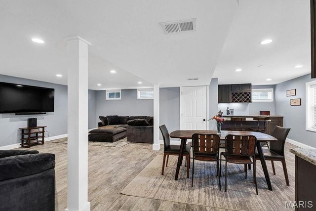 1714 Greening Lane, Kirkwood, MO 63122