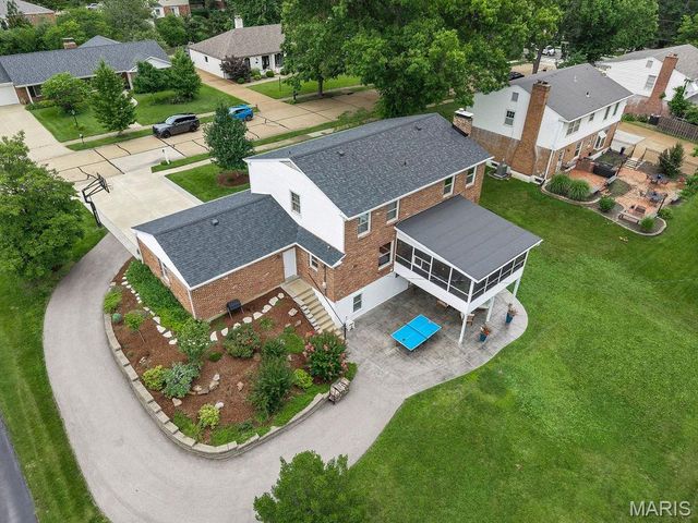 1714 Greening Lane, Kirkwood, MO 63122