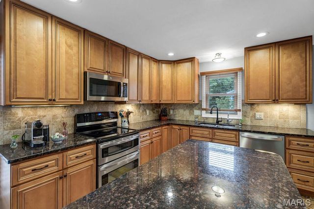 1714 Greening Lane, Kirkwood, MO 63122