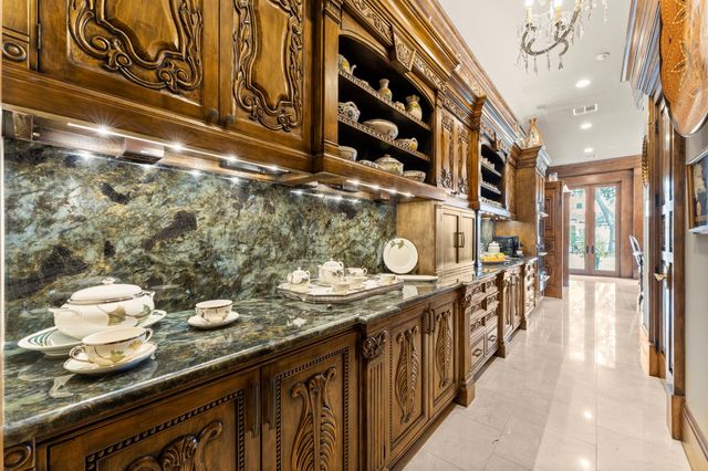 6 W Rivercrest Drive, Houston, TX 77042