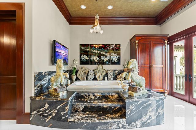 6 W Rivercrest Drive, Houston, TX 77042