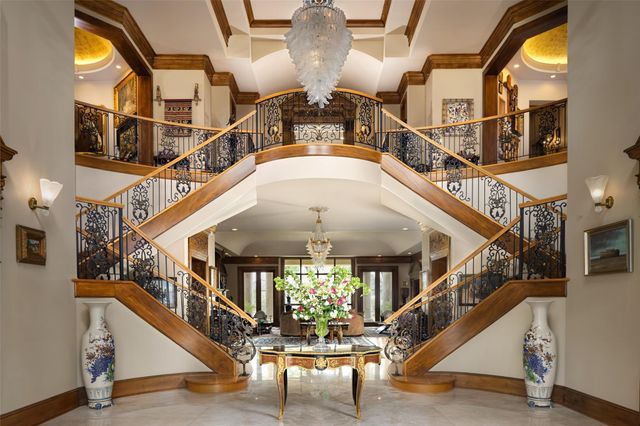 6 W Rivercrest Drive, Houston, TX 77042