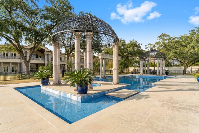 6 W Rivercrest Drive, Houston, TX 77042