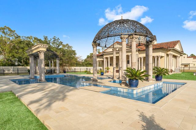 6 W Rivercrest Drive, Houston, TX 77042