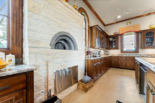 6 W Rivercrest Drive, Houston, TX 77042