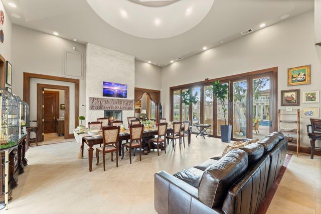 6 W Rivercrest Drive, Houston, TX 77042