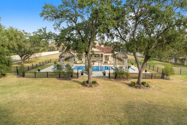 6 W Rivercrest Drive, Houston, TX 77042