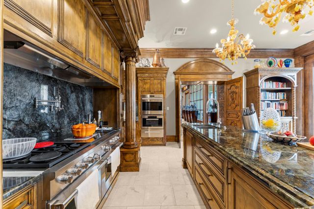 6 W Rivercrest Drive, Houston, TX 77042