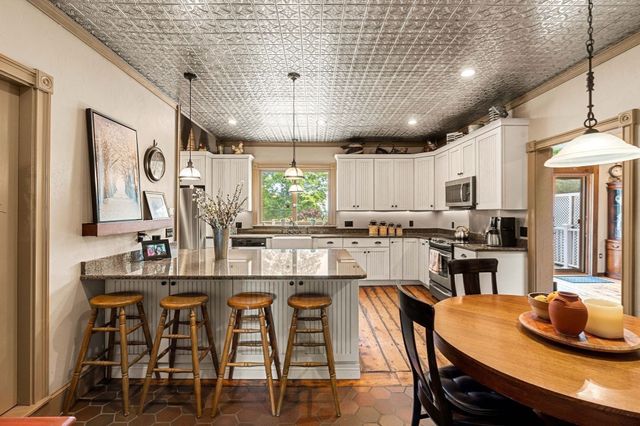14 Fenno Way, Nahant, MA 01908