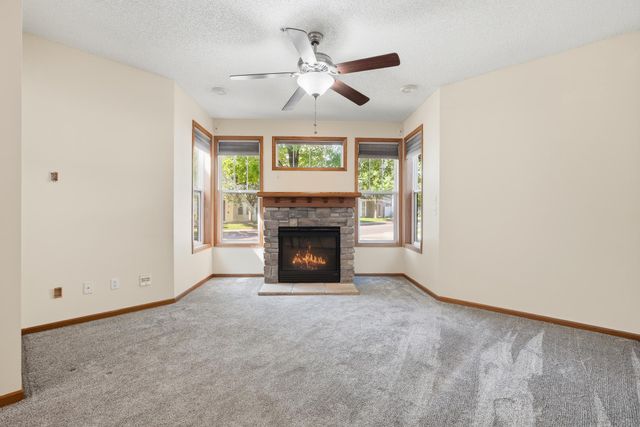 1601 Woodlynn Avenue 4, Maplewood, MN 55109