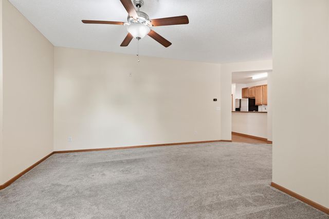 1601 Woodlynn Avenue 4, Maplewood, MN 55109