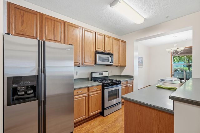 1601 Woodlynn Avenue 4, Maplewood, MN 55109