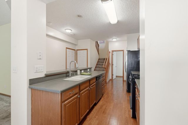 1601 Woodlynn Avenue 4, Maplewood, MN 55109