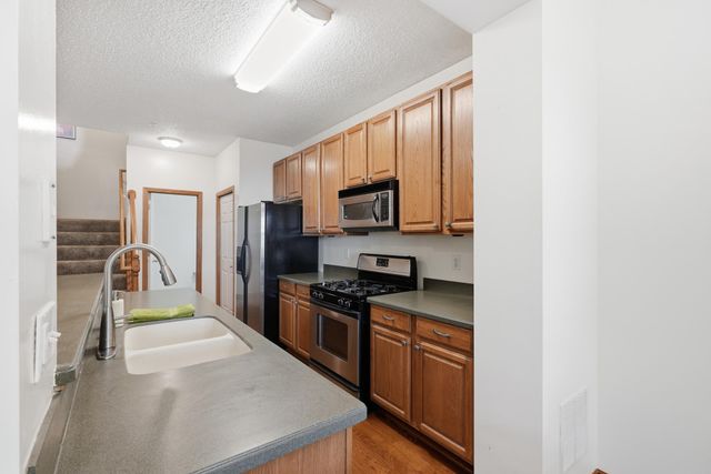 1601 Woodlynn Avenue 4, Maplewood, MN 55109