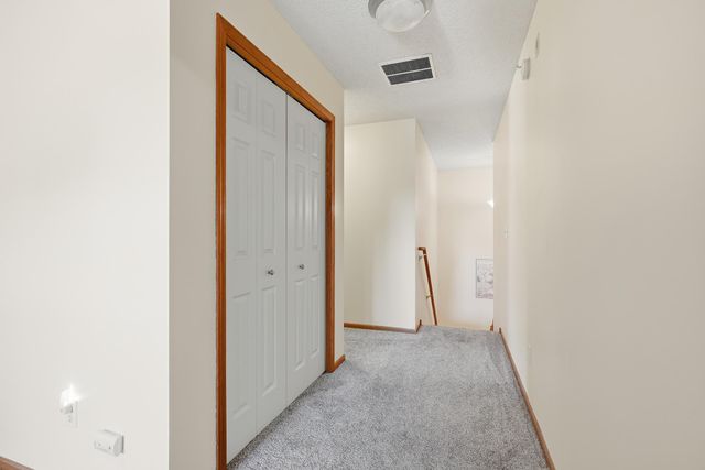 1601 Woodlynn Avenue 4, Maplewood, MN 55109