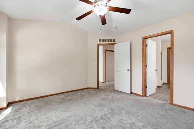1601 Woodlynn Avenue 4, Maplewood, MN 55109