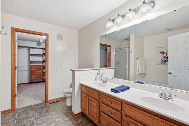 1601 Woodlynn Avenue 4, Maplewood, MN 55109