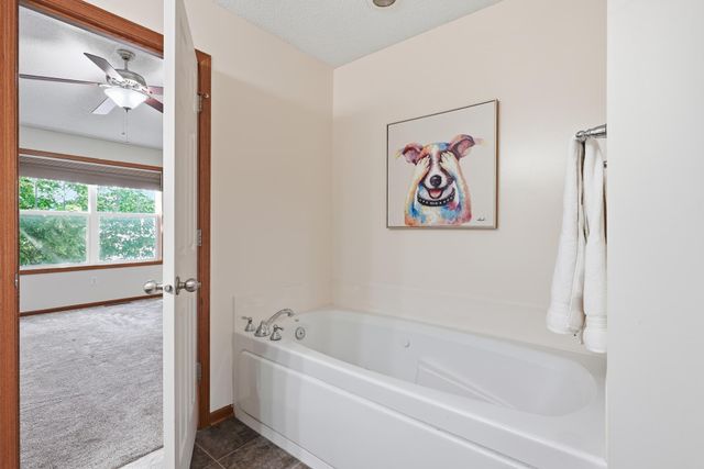 1601 Woodlynn Avenue 4, Maplewood, MN 55109
