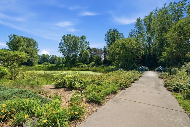 1601 Woodlynn Avenue 4, Maplewood, MN 55109