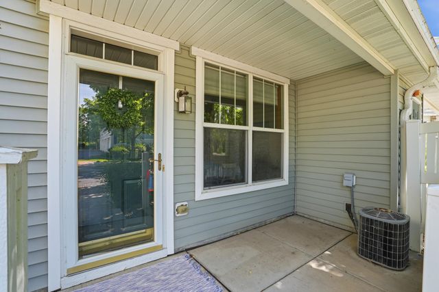 1601 Woodlynn Avenue 4, Maplewood, MN 55109