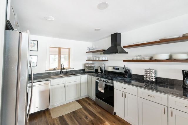 6 Paquette Lane, Sunapee, NH 03782