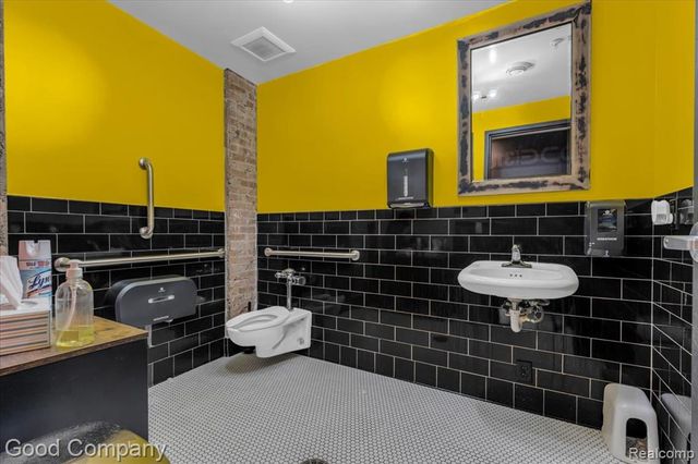 2987 Franklin Street, Detroit, MI 48207