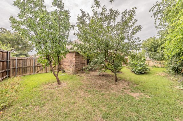 8241 Lauren Way, Watauga, TX 76148