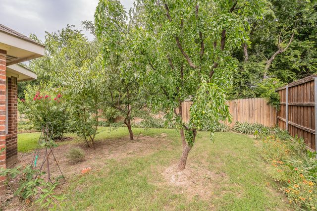 8241 Lauren Way, Watauga, TX 76148