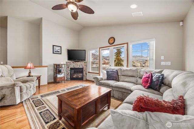 222 Parkway Drive, Manson, WA 98831