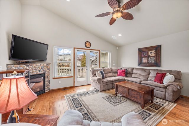 222 Parkway Drive, Manson, WA 98831