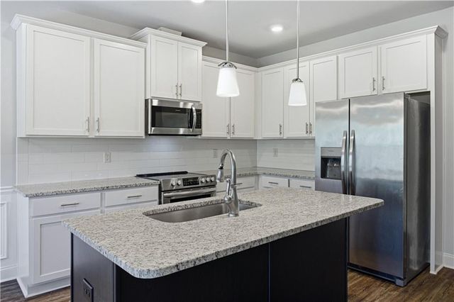 1370 Sugar Glen Court, Lawrenceville, GA 30044