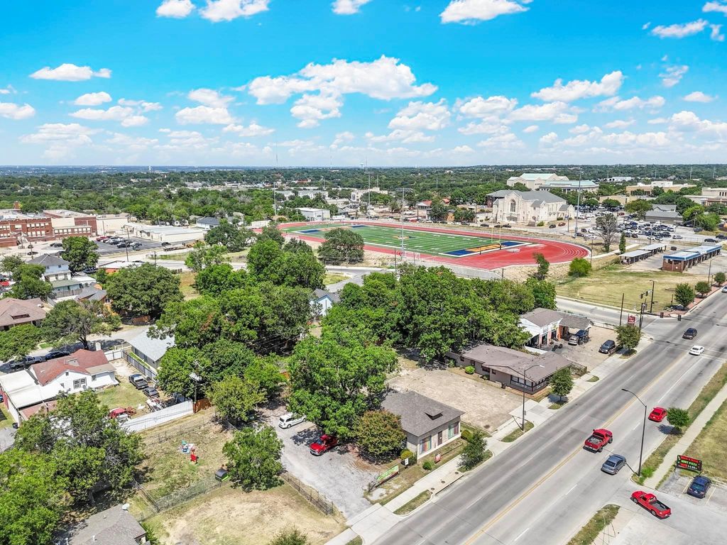 2825 E Rosedale Street, Fort Worth, TX 76105