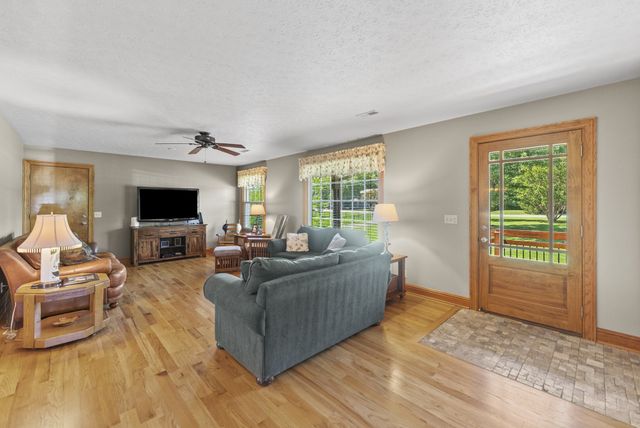 489 Page Dr, Mount Juliet, TN 37122