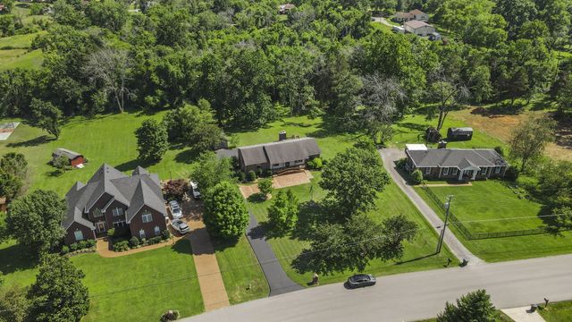 489 Page Dr, Mount Juliet, TN 37122