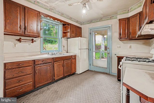 856 OLD FORGE RD, New Cumberland, PA 17070