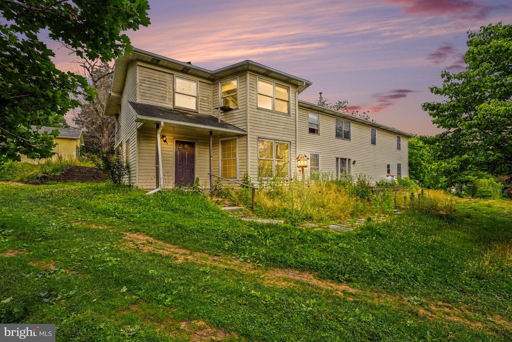 856 OLD FORGE RD, New Cumberland, PA 17070