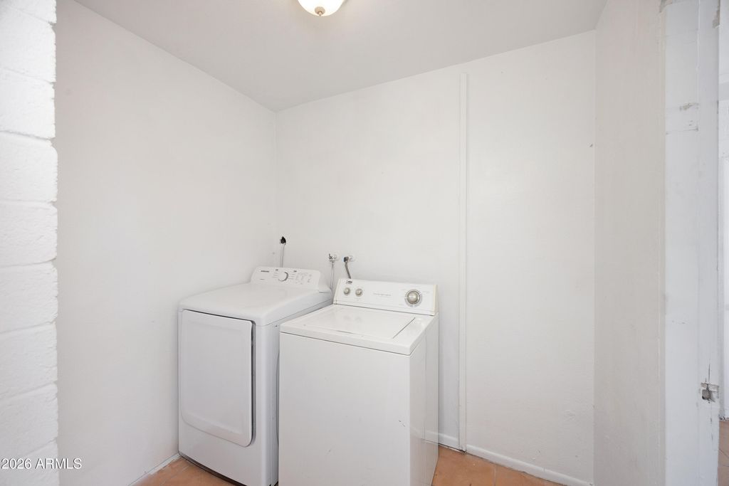 Image 10 of property listing at 1826 W BEHREND Drive, Phoenix, AZ 85027