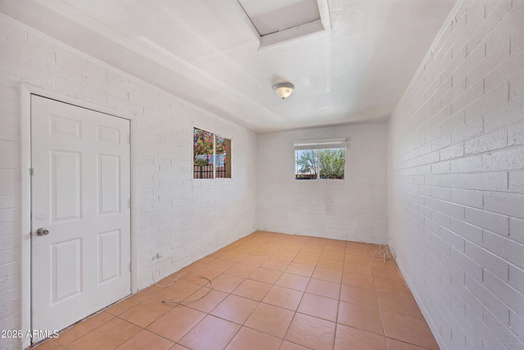 Image 11 of property listing at 1826 W BEHREND Drive, Phoenix, AZ 85027